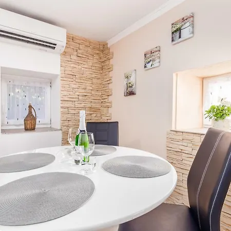 빌라 Volcera 바카