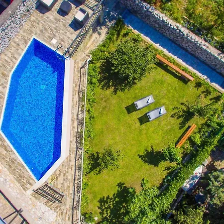 빌라 Volcera 바카